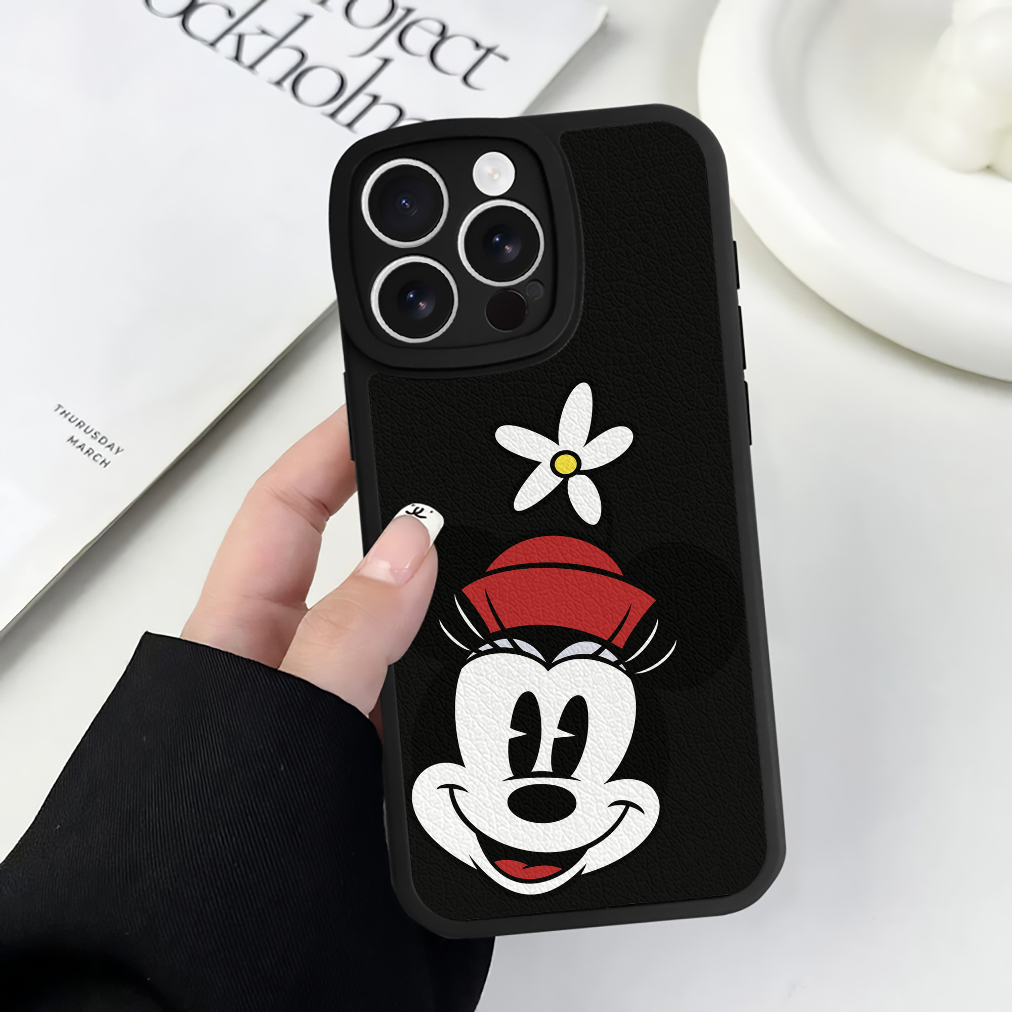 （画像用） ミッキーマウス Mickey Mouse 【iPhone 16シリーズ対応】シリコンスマホケース（レザー調） 材質：シリコン